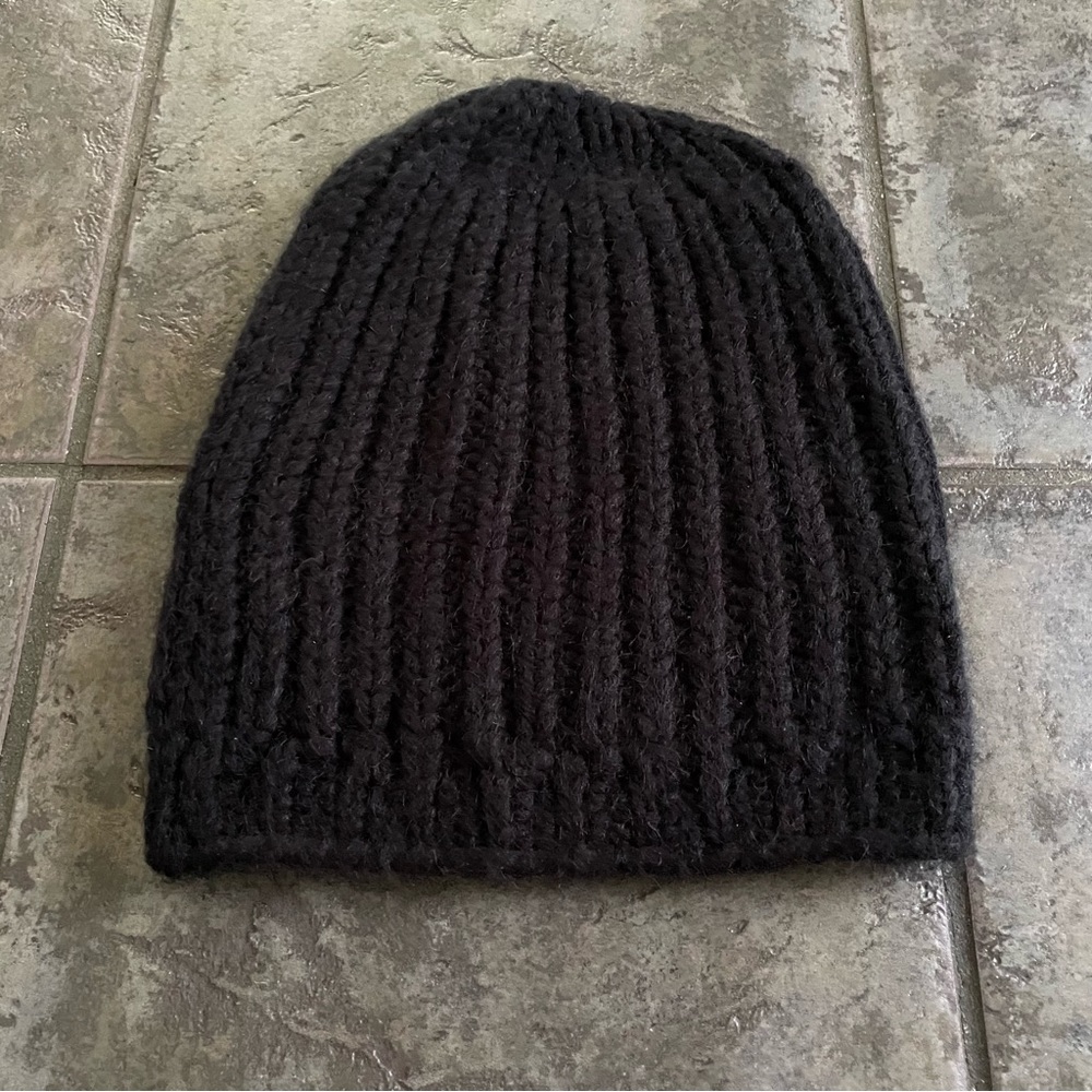 United Colors Of Benetton Black Beanie Hat . Stylish . New - Picture 1 of 2
